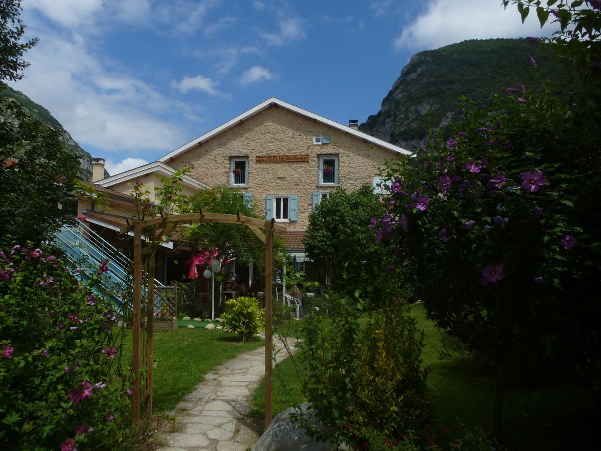 La Petite Auberge De Niaux ภายนอก รูปภาพ